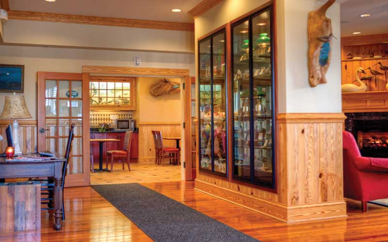 Shutters on the Banks - Foyer